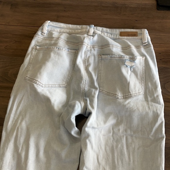 GARAGE light wash jeans with ripped detail - Picture 6 of 6